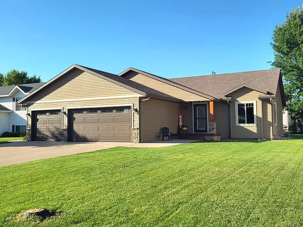 724 W 7th St, Litchfield, MN 55355