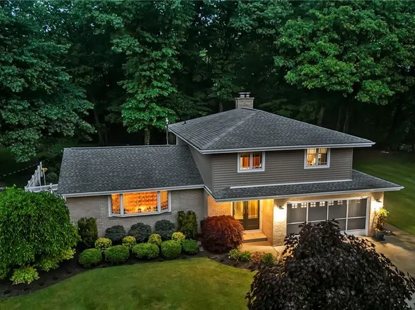 29 Brookview Ter, Orchard Park, NY 14127