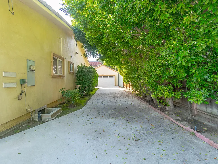 Densmore Ave — Photo 55