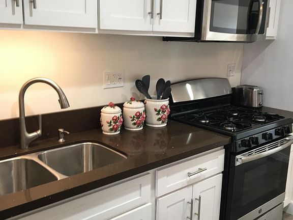 2nd image of 910A Pelanconi Ave