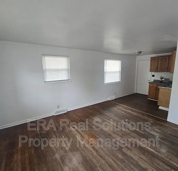 2472 Pontiac St — Photo 4