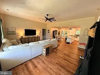 23195 Esperanza Dr — Photo 4