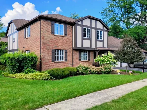 218 Brookside Ln Unit B, Willowbrook, IL 60527