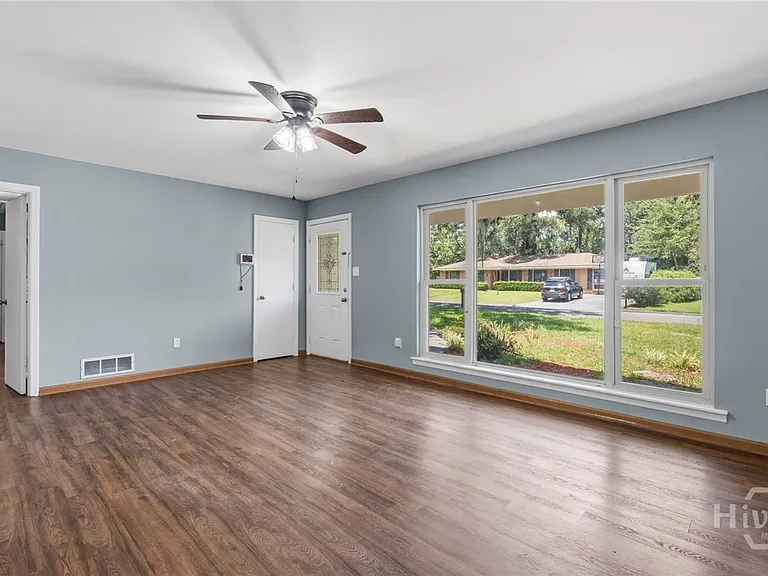3 Monica Blvd — Photo 3
