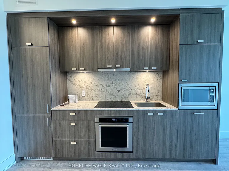 858 Dupont St #821 — Photo 8