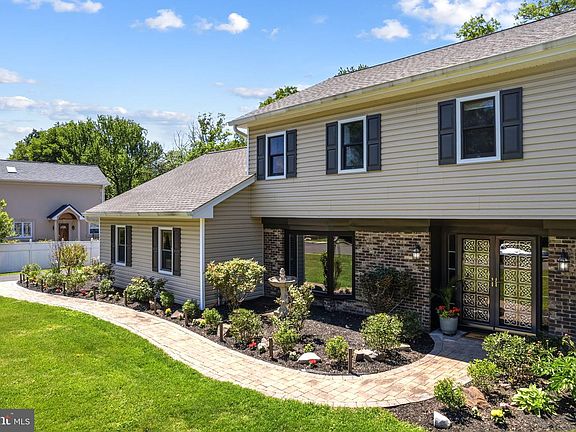 4th image of 329 Sherwood Dr