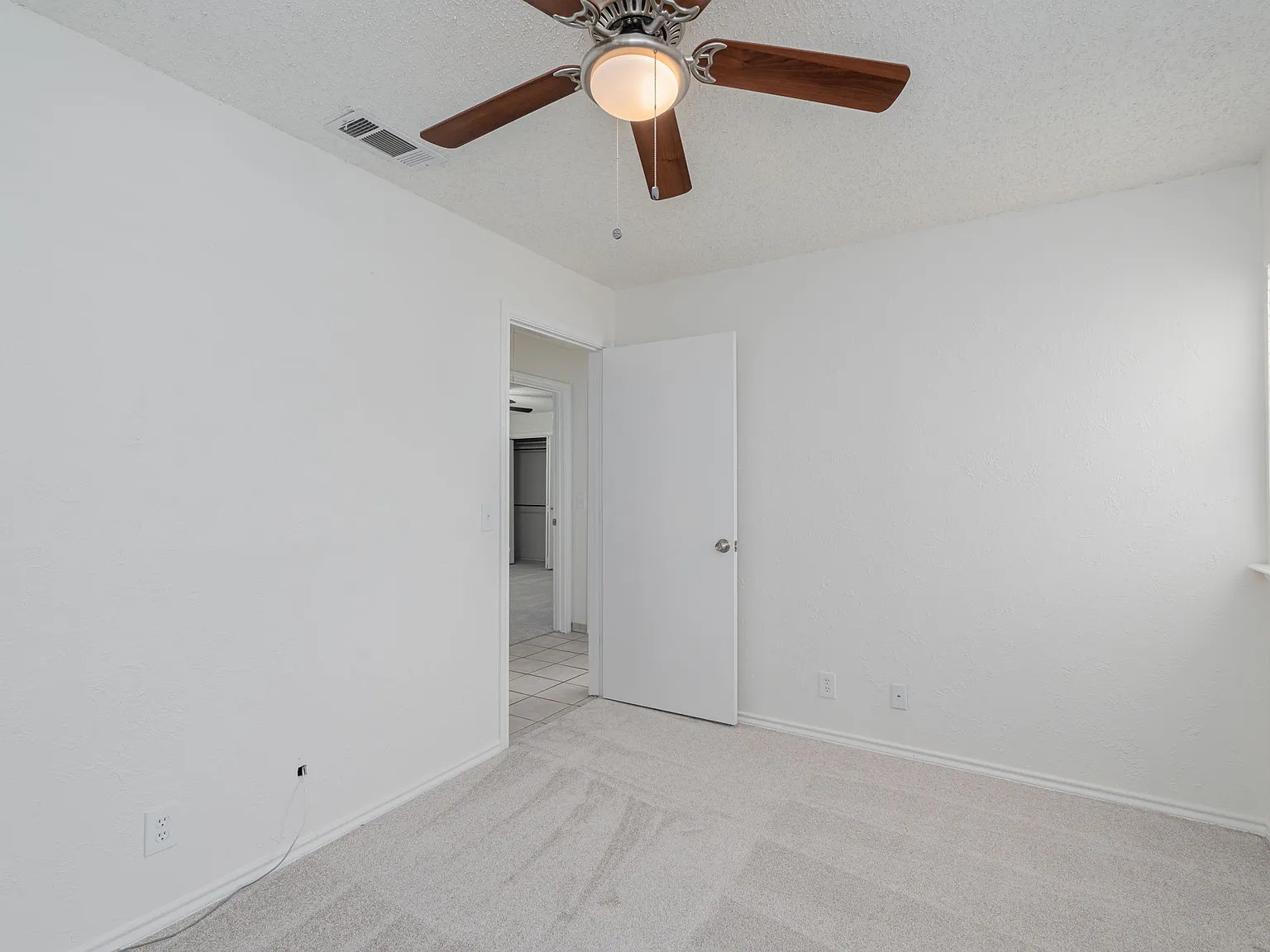 3 bed, 2035 sqft, $3,000 — Photo 4