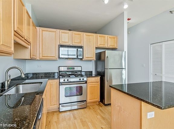 3rd image of 1600 S Indiana Ave #606