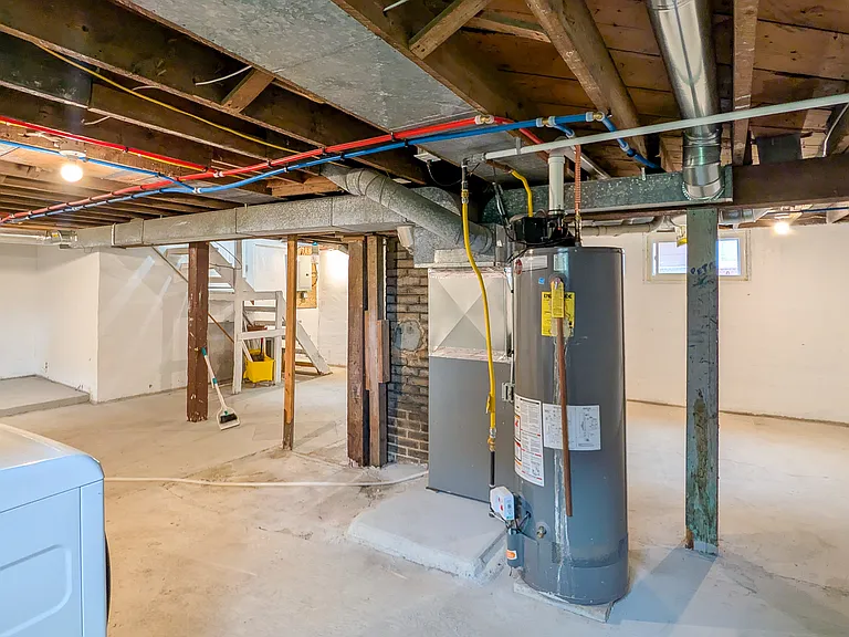 624 E Hawthorne St — Photo 17
