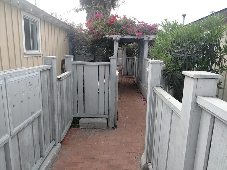 5065 Brighton Ave #COTTAGE — Photo 5
