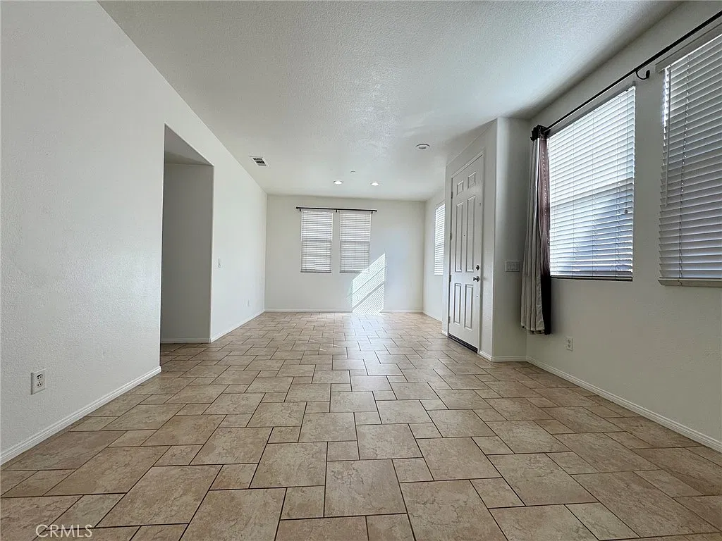 3 bed, 2.5 bath, 1559 sqft, $2,900 — Photo 3