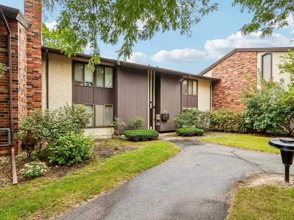 2240 W Good Hope ROAD #30, Glendale, WI 53209
