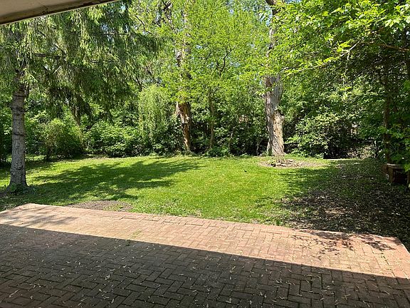 2nd image of 918 Bonnie Brook Ln