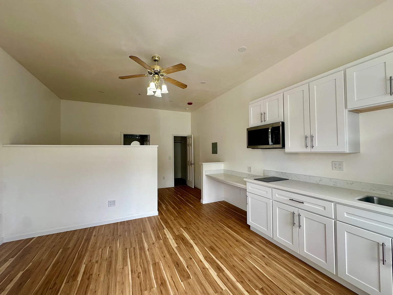 1 bed, 400 sqft, $2,250 — Photo 4