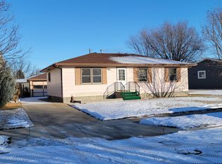 527 Meadow Ln, Bismarck, ND 58504
