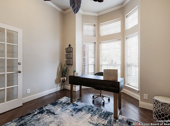 4th image of 210 Silentbluff Dr