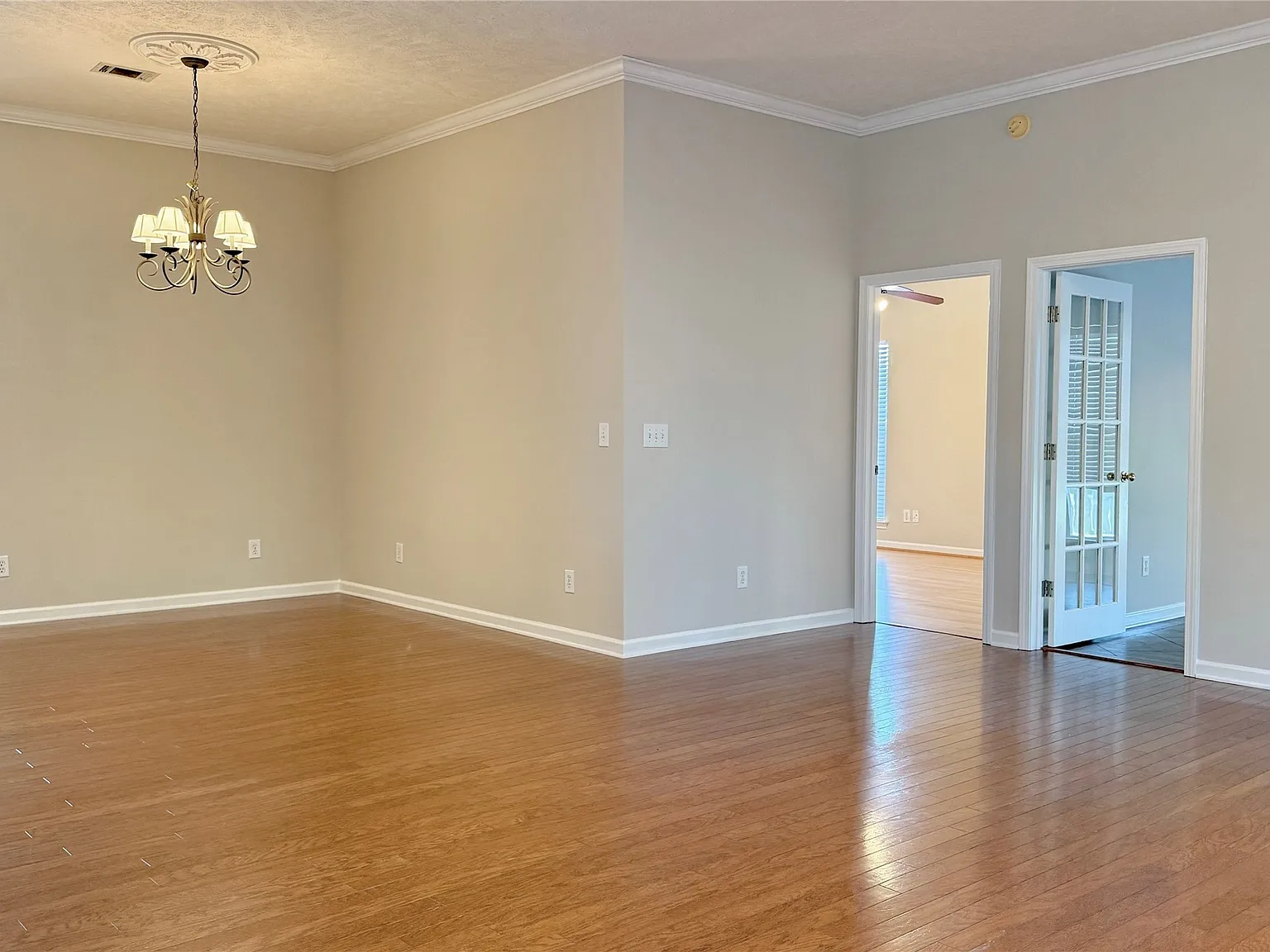 3 bed, 2.0 bath, 1823 sqft, $1,900 — Photo 3