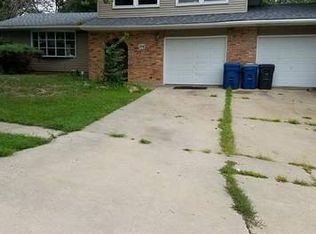 104 Glenwood Ln, Morris, IL 60450