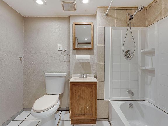 4th image of 8302 W Courtland AVENUE