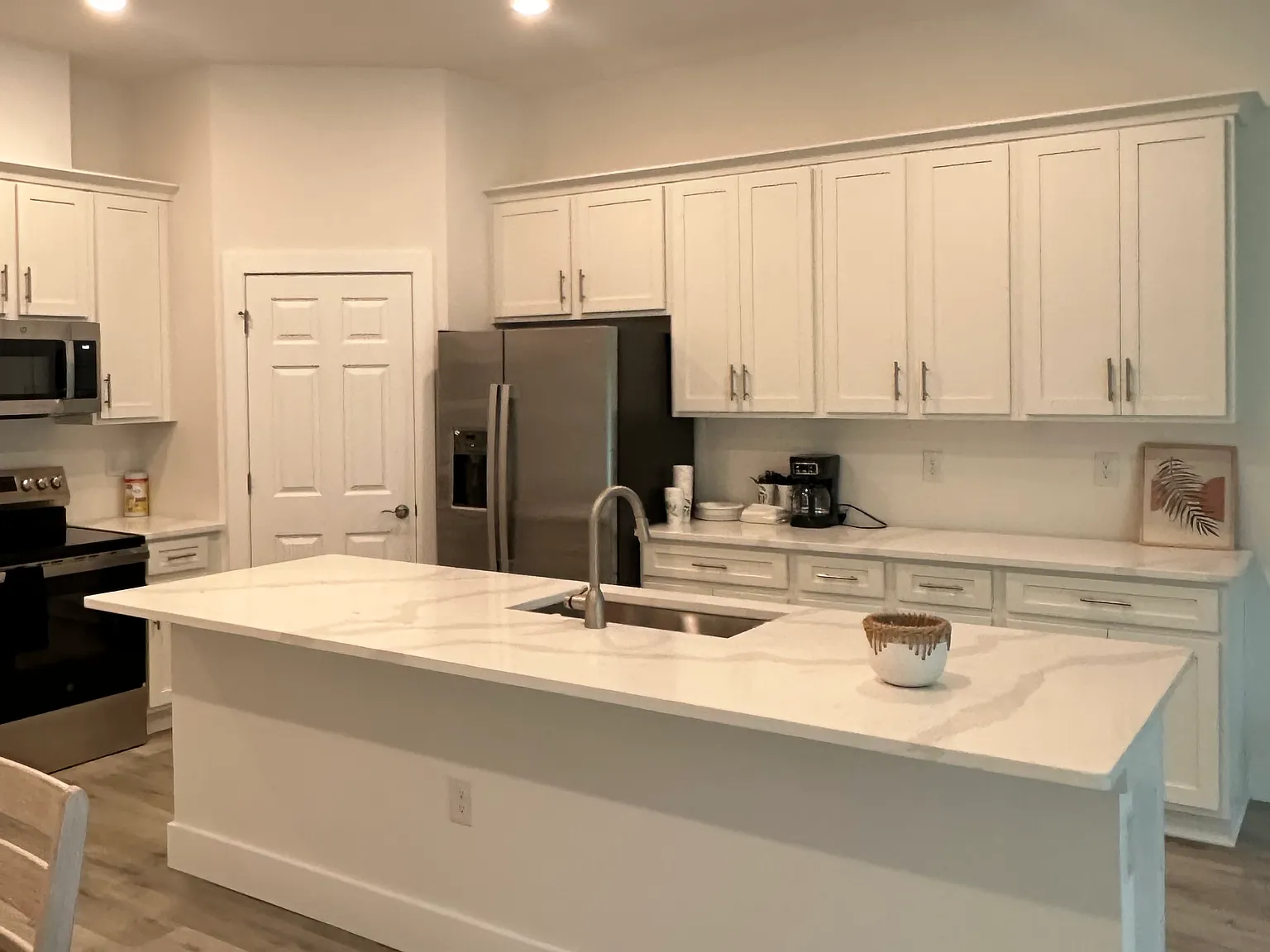 3 bed, 2.5 bath, $3,000 — Photo 2