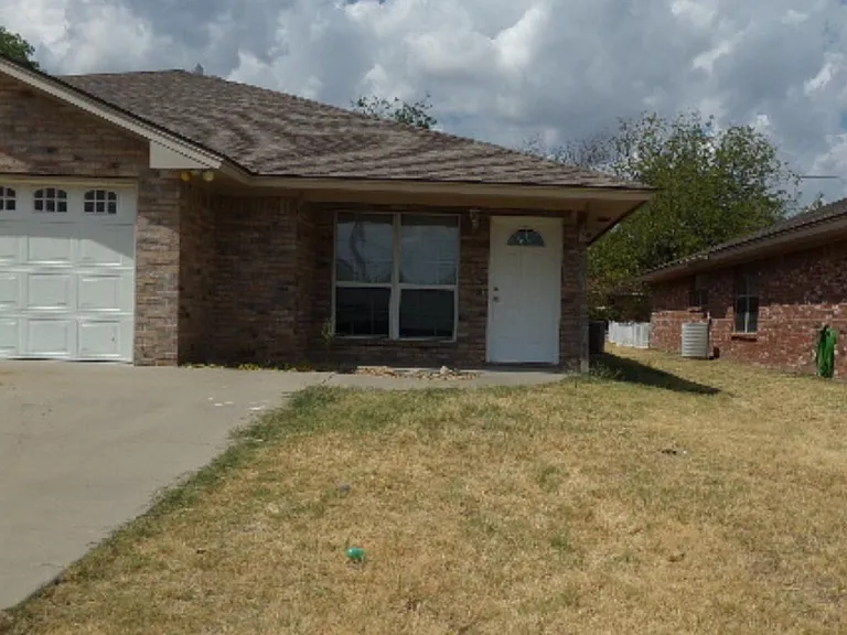 1826 N Paddock St — Photo 1