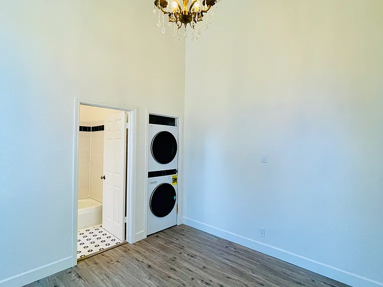 1120 Oak St #3 — Photo 10