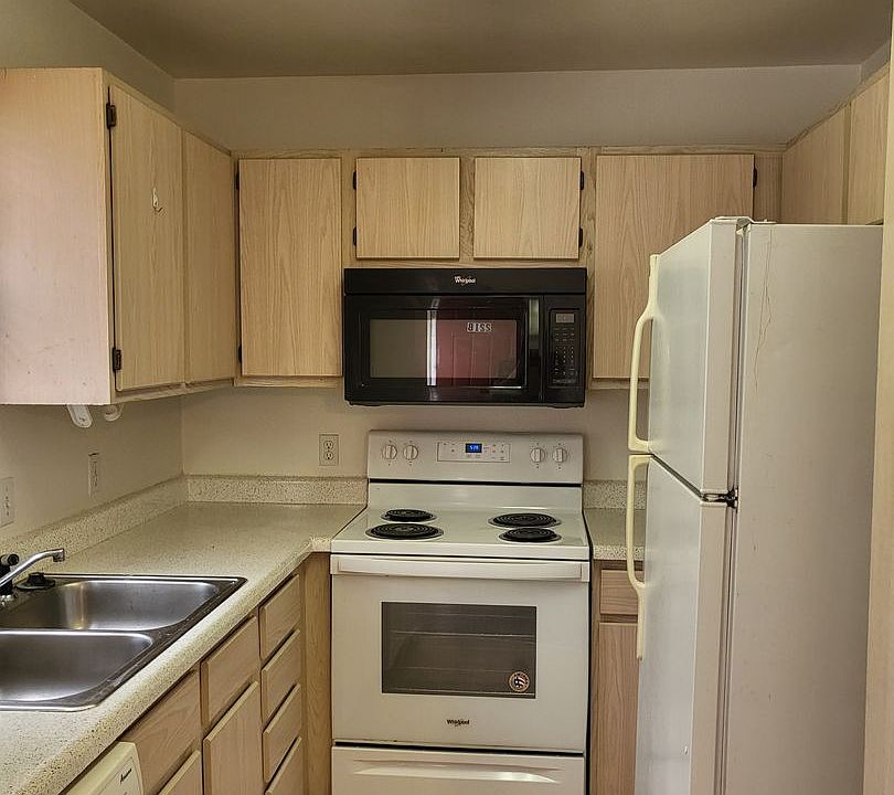 1st image of 221 Kerby St APT B