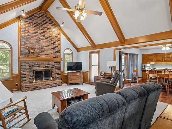 5th image of 1025 SE Bridgehampton Way