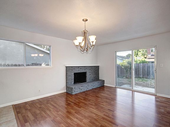4th image of 1537 Anoka Ave