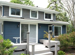 3322 Emmons Ave, Rochester Hills, MI 48307