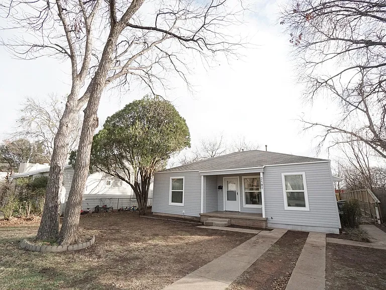 2507 Fain St — Photo 3