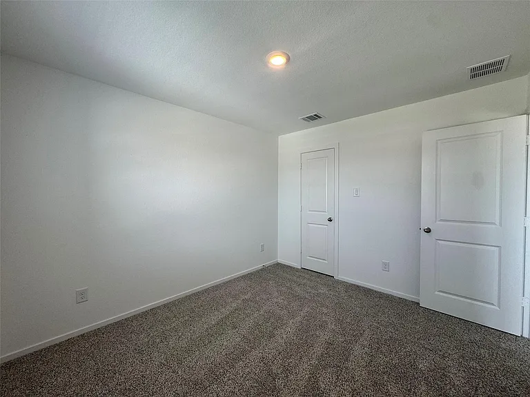 4013 Steer Stable Ln — Photo 17