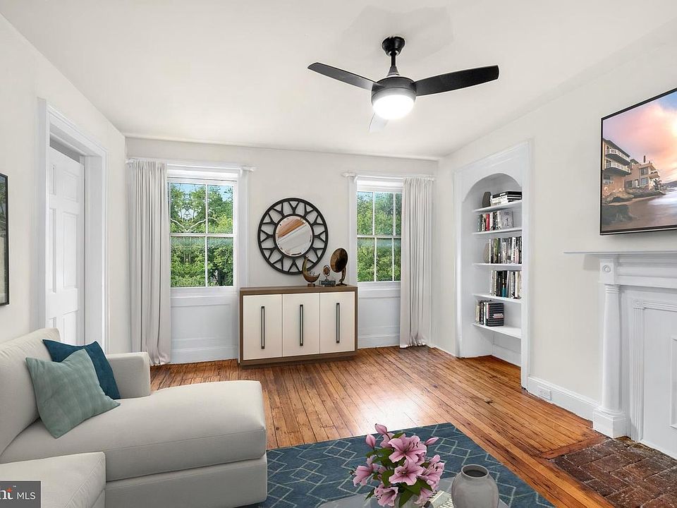 1st image of 704-06 S Washington Sq #3
