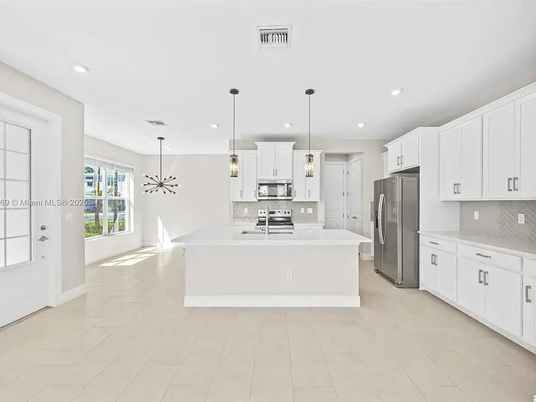 3552 NW Solange Ct — Photo 1