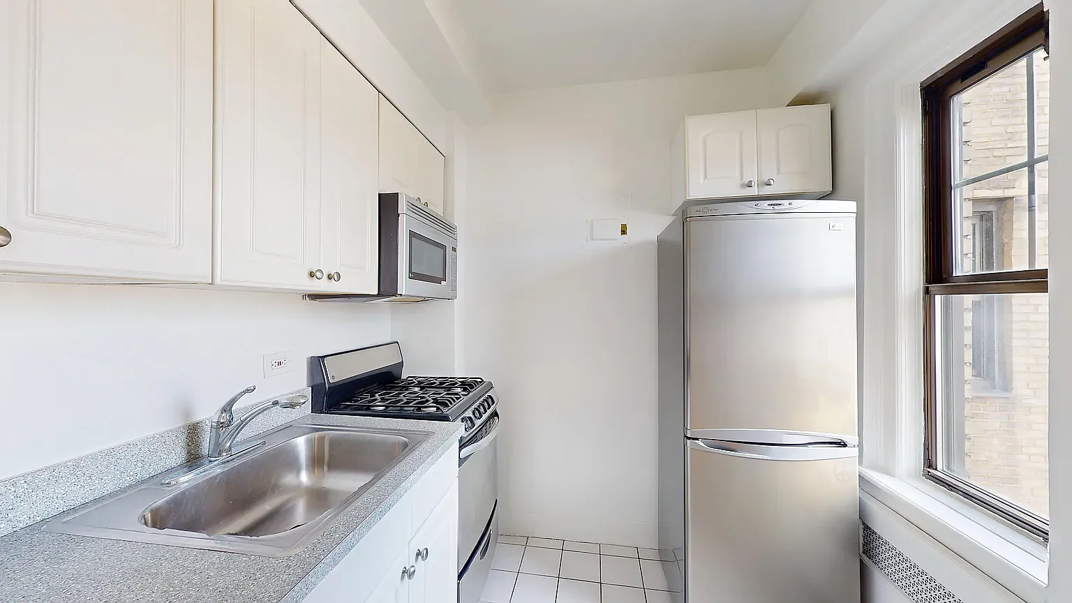 95 Christopher Street — Photo 4