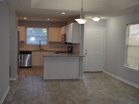 4th image of 111 Oakhill Ave