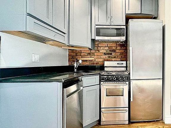 3rd image of 330 E 35th St #59