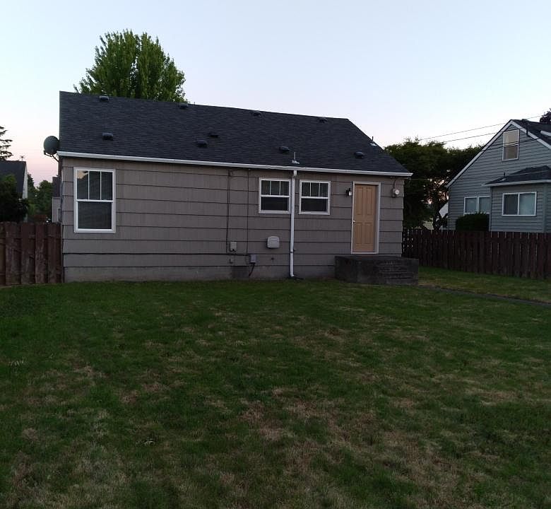2nd image of 2914 Field St