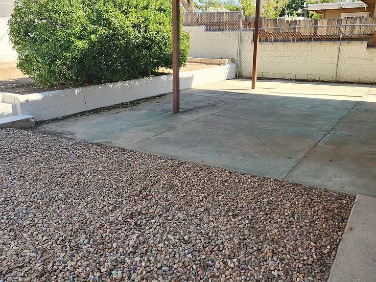1308 Stanford Dr NE — Photo 18