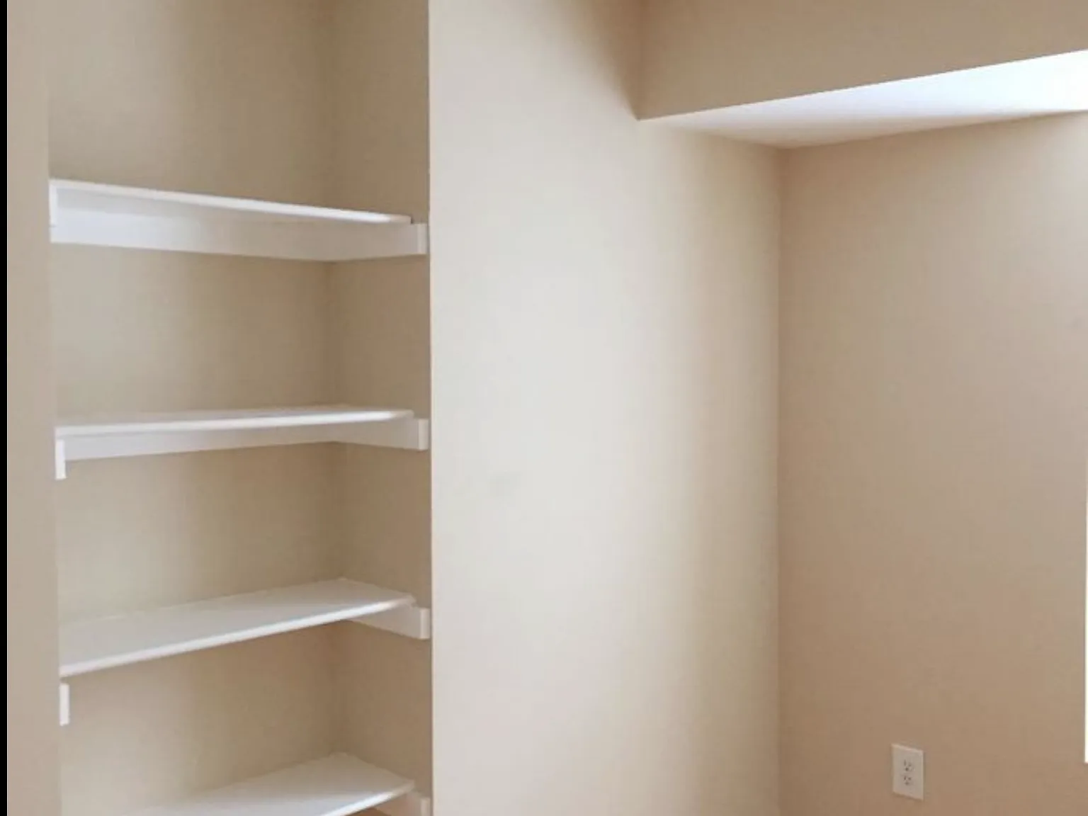 3 bed, 1100 sqft, $3,300 — Photo 2