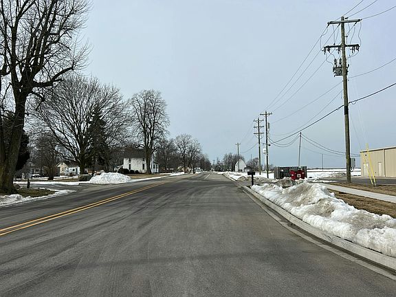 5th image of 436 Main St