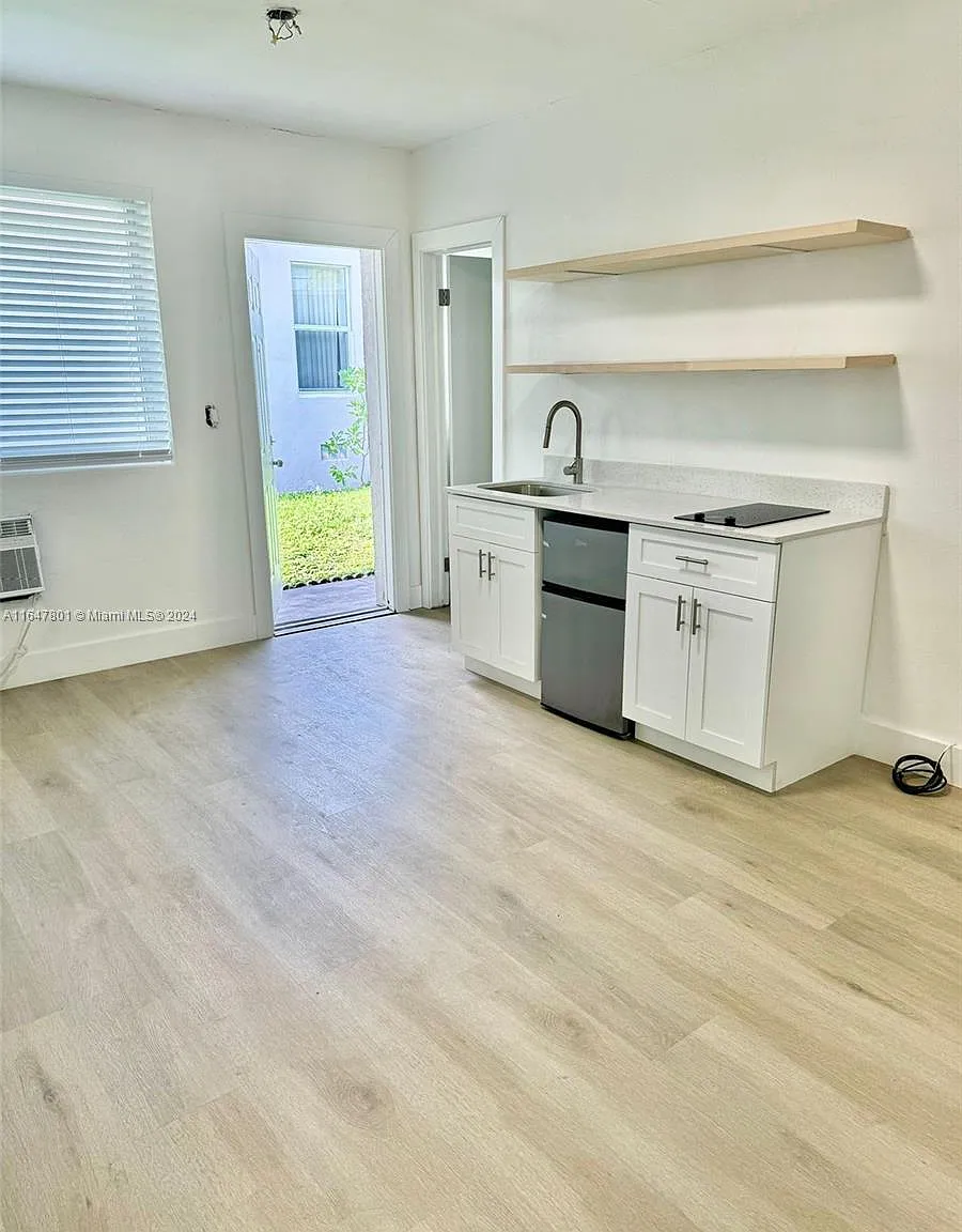 Studio, 1.0 bath, $1,100 — Photo 4