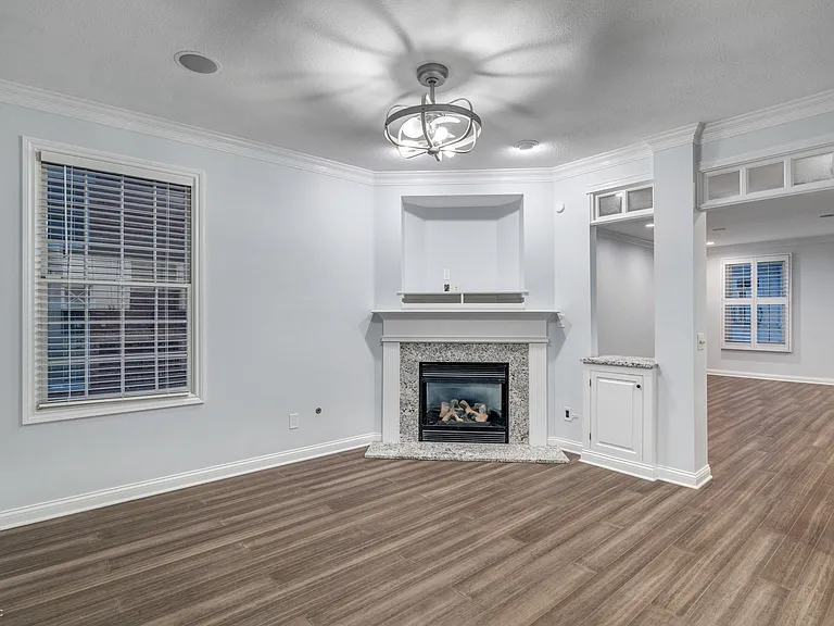 2068 Broughton St — Photo 20