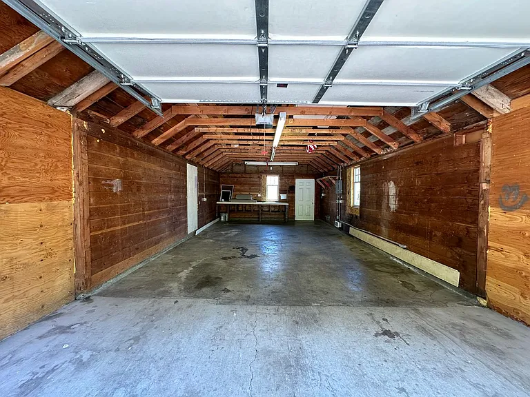 403 E 3rd St — Photo 32