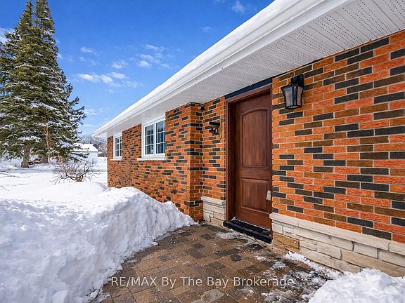 3rd image of 111 Balm Beach Rd E