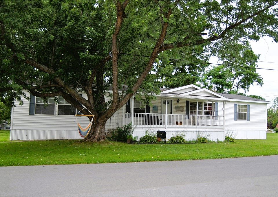 1st image of 13 Crestline Dr