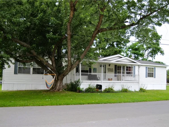 13 Crestline Dr, Avon, NY 14414