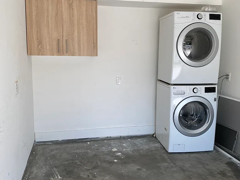 2300 Carmona Ave — Photo 59