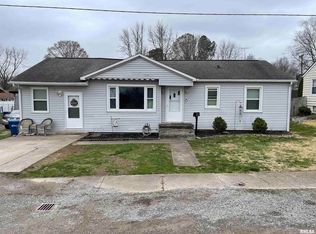 207 State St, Carmi, IL 62821