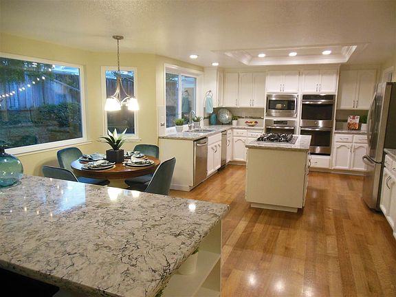 5th image of 18 Woodranch Cir